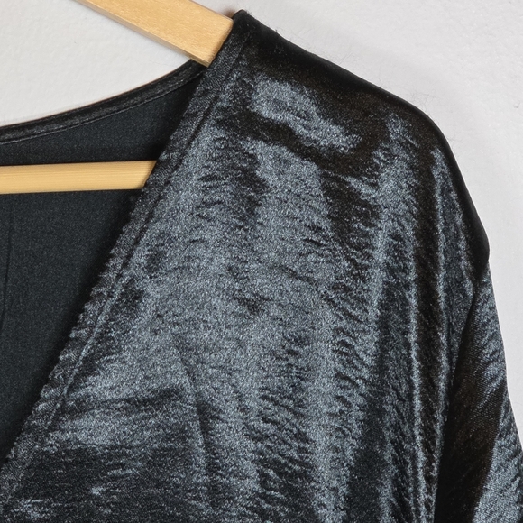 Ava & Viv Women's Black Satin V-Neck Top Long Bell Sleeves 2X Glam Whimsigoth - Picture 8 of 15